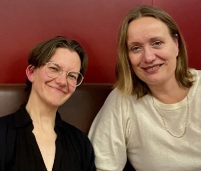 2023-7.11. Premiere VERMEER-REISE INS LICHT mit Regisseurin Suzanne Raes (re) und Angela Schmidt, Neue Visionen Filmverleih