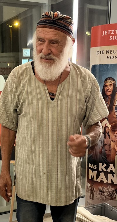2025-4.9. Premiere AUSGSTING. mit Protagonist Wolfgang „Gangerl“ Clemens