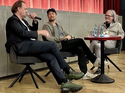 2026-23.8. Premiere SPAZIERGANG NACH SYRAKUS mit Regisseur Lars Jessen und Hauptdarsteller Charly Hübner