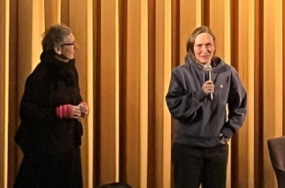 2026-23.1. Premiere FASSADEN mit Regisseurin Alina Cyranek (re).jpg