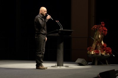 Sven Weser, PK Ost, begrüßt die 350 Gäste.